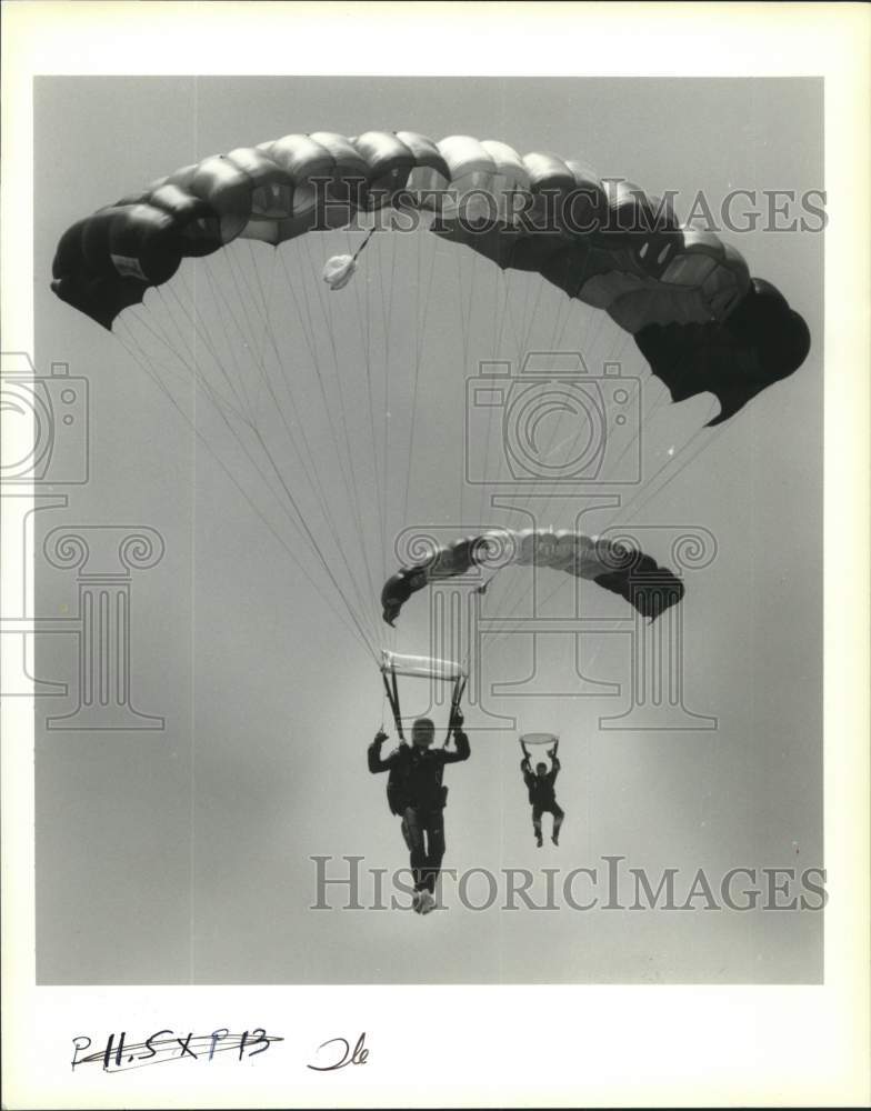 1994 Press Photo Skydivers jump out of plane as part of Jumpfest 94 - Historic Images