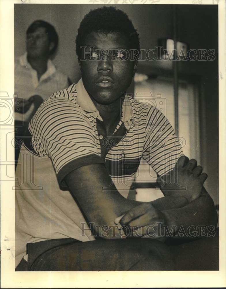 1980 Press Photo Basketball prize Charlie Jones lying low in New Orleans - Historic Images