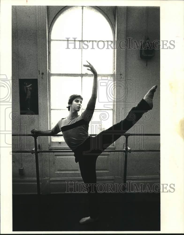 1983 Christopher Jones prior to dance performance at Creative Arts - Historic Images