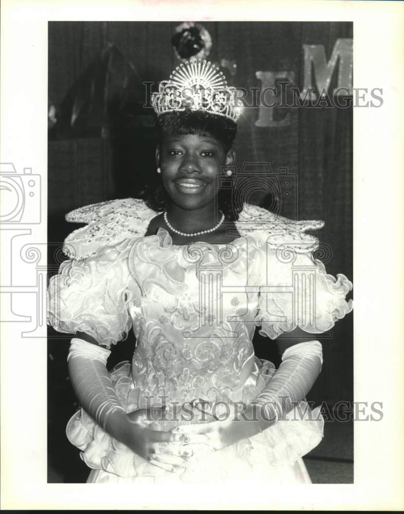 1993 Press Photo Alpha Zeta Party Queen Djenaba Debra Jones - Historic Images