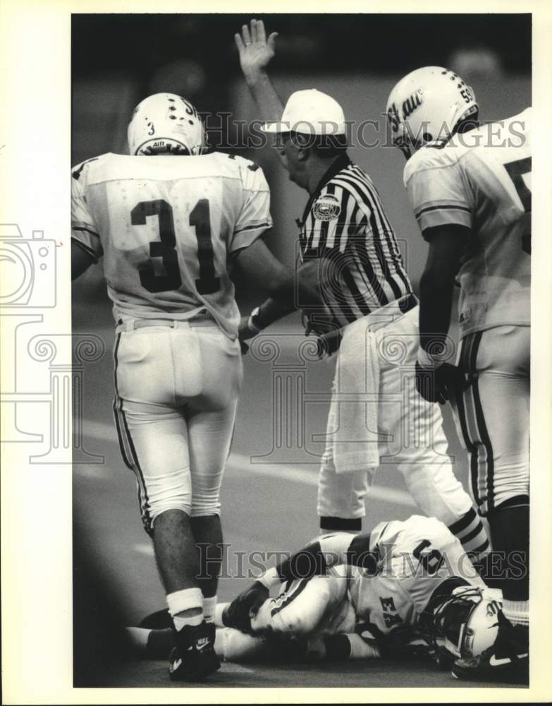 1992 Press Photo Football-Shaw High School&#39;s Carlos Jones injured on the field. - Historic Images