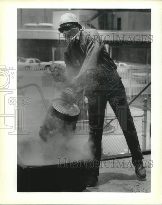 1990 Press Photo Henry Spain, "hot carrier" with Vaughan Roofing and Sheet Metal - Historic Images