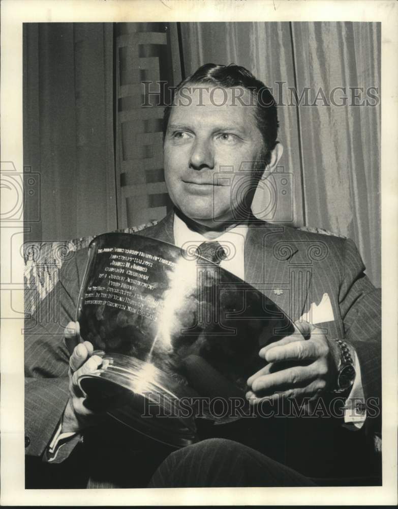 1974 James H. Jones, chairman of Junior Achievement fund drive - Historic Images