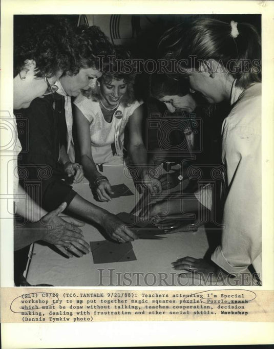 1988 Press Photo Teachers attending I'm Special Workshop-Put together puzzles - Historic Images