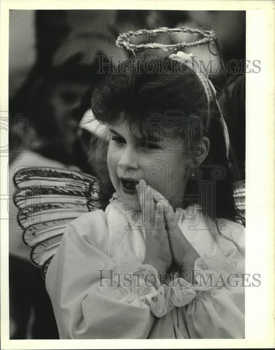 1988 Press Photo Courtney Hynel in the school's All Saints Day Parade. - Historic Images