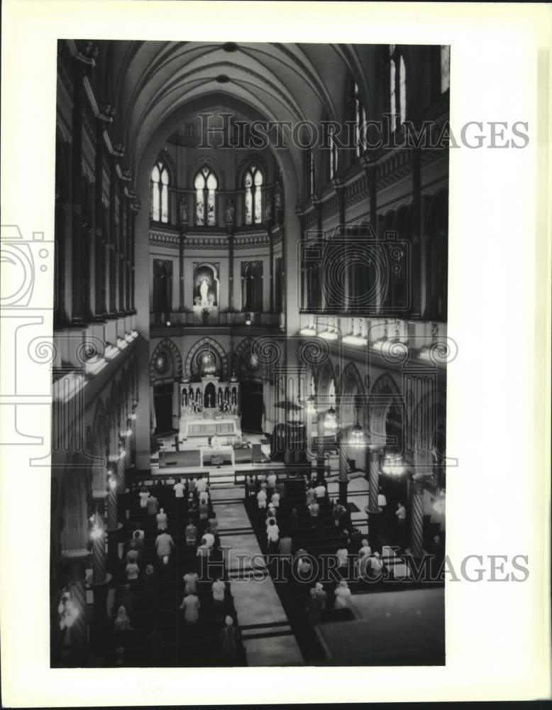 1988 Press Photo  Church of Immaculate Conception filled with people during mass - Historic Images