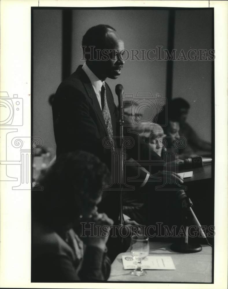 1990 Press Photo Congressman to be William Jefferson talks at Howard Hotel - Historic Images