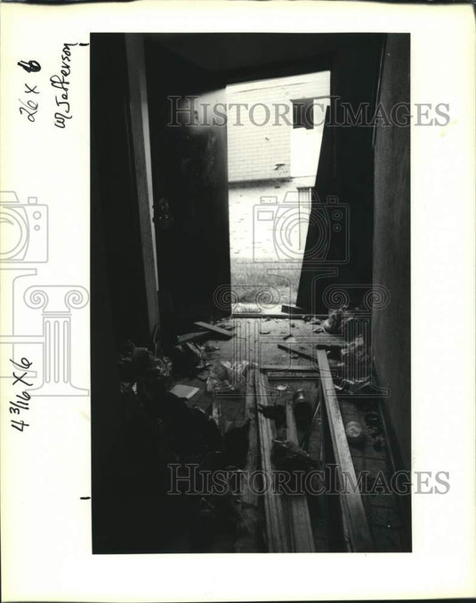 1991 Press Photo William Jefferson's apartment ransacked, stripped & boarded up - Historic Images