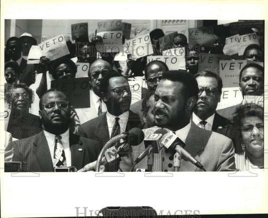 1991 Press Photo Charles Jones speaks on gubenatorial veto of house bill