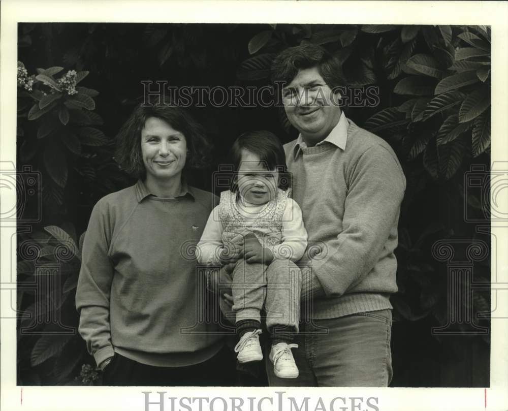 1986 Press Photo Serena &amp; Kirk Jones holding daughter baby Veronica - Historic Images