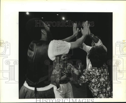 1995 Press Photo Junebug Theatre rehearses a children's play at the CAC - Historic Images