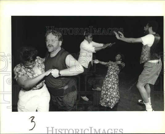 1995 Press Photo Junebug Theatre rehearses a children's play at the CAC - Historic Images