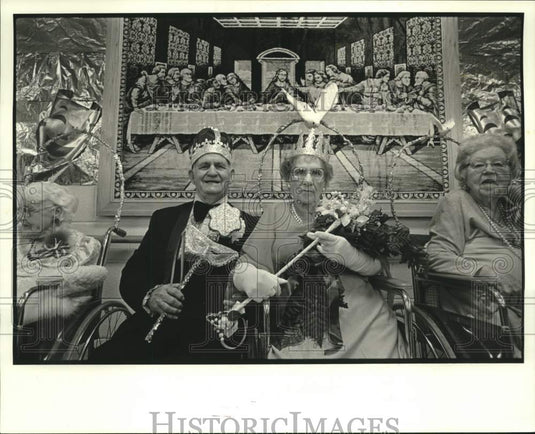 1987 Press Photo Albert Jung, Mary Mendoza-St Margaret's Daughters Home Carnival - Historic Images