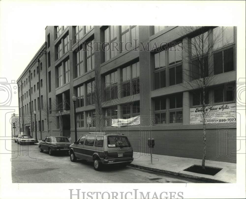 1986 Press Photo Julia Place building at 333 Julia Street - Historic Images