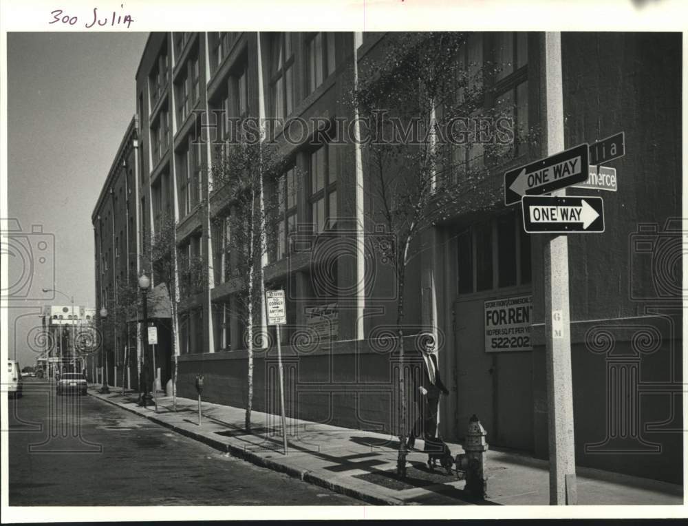 1986 Press Photo Trees planted outside Julia Place apartment complex, Julia St. - Historic Images