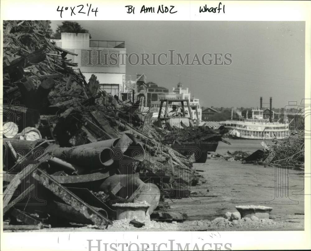 1993 Press Photo Pile of debris, pilings and concrete at Julia Street Wharf - Historic Images