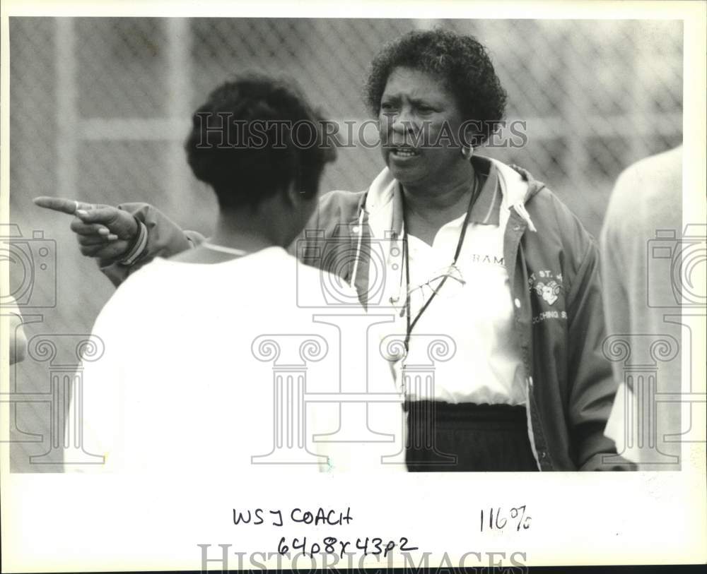 1994 Press Photo Softball - West St. John High School softball coach Ismay Jones - Historic Images