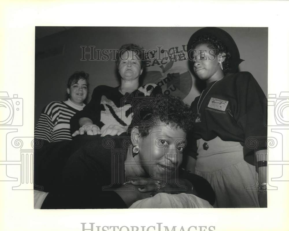 1990 Press Photo Jacqueline Jones of Jefferson High gets massaged by Carol Hatty - Historic Images