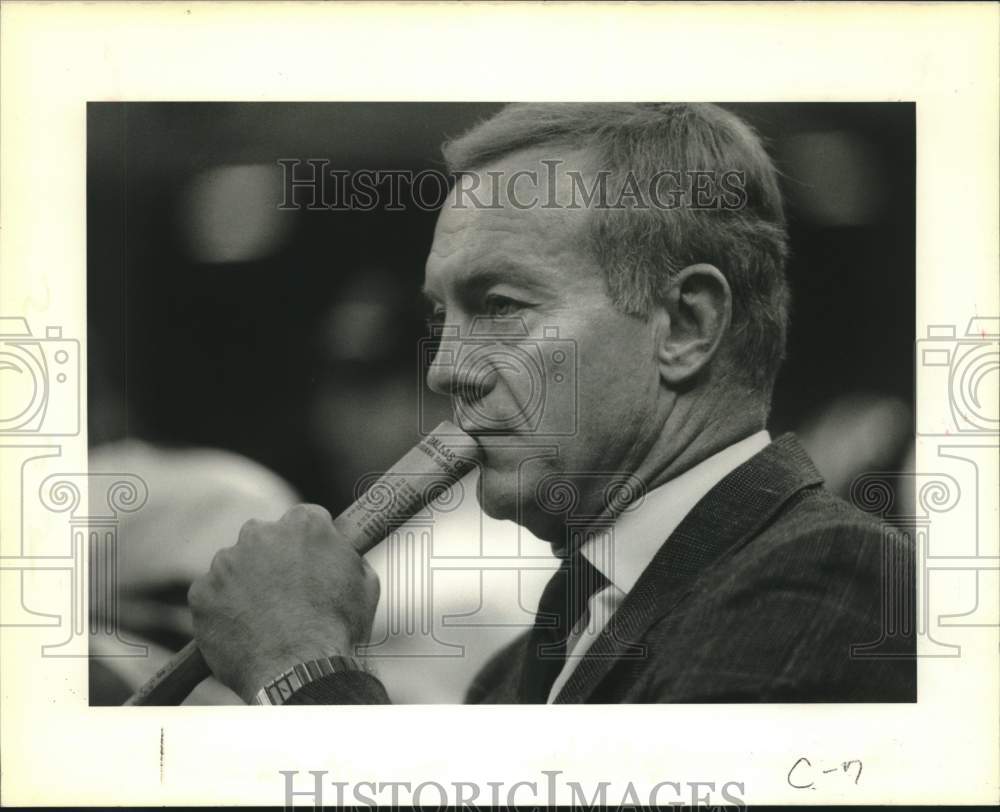 1989 Press Photo Football - Cowboys owner Jerry Jones watches loss to the Saints - Historic Images