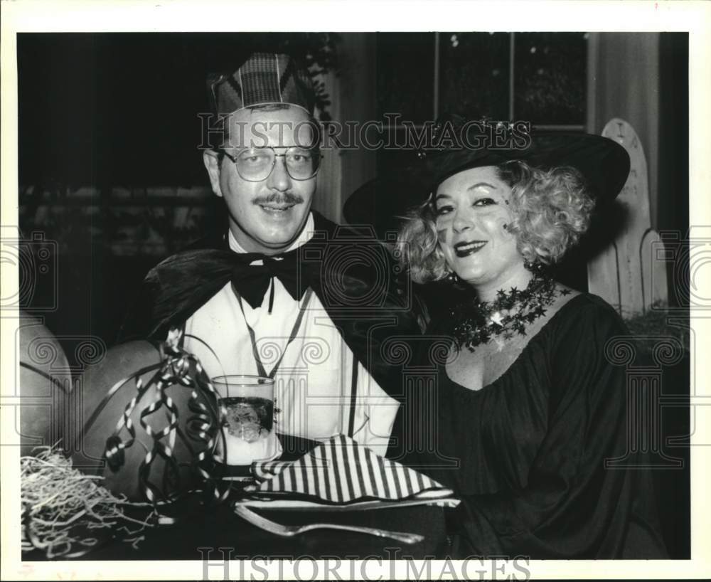 1993 Press Photo Paul Gillin, Lainey Jones in costume - EENT Event - Historic Images