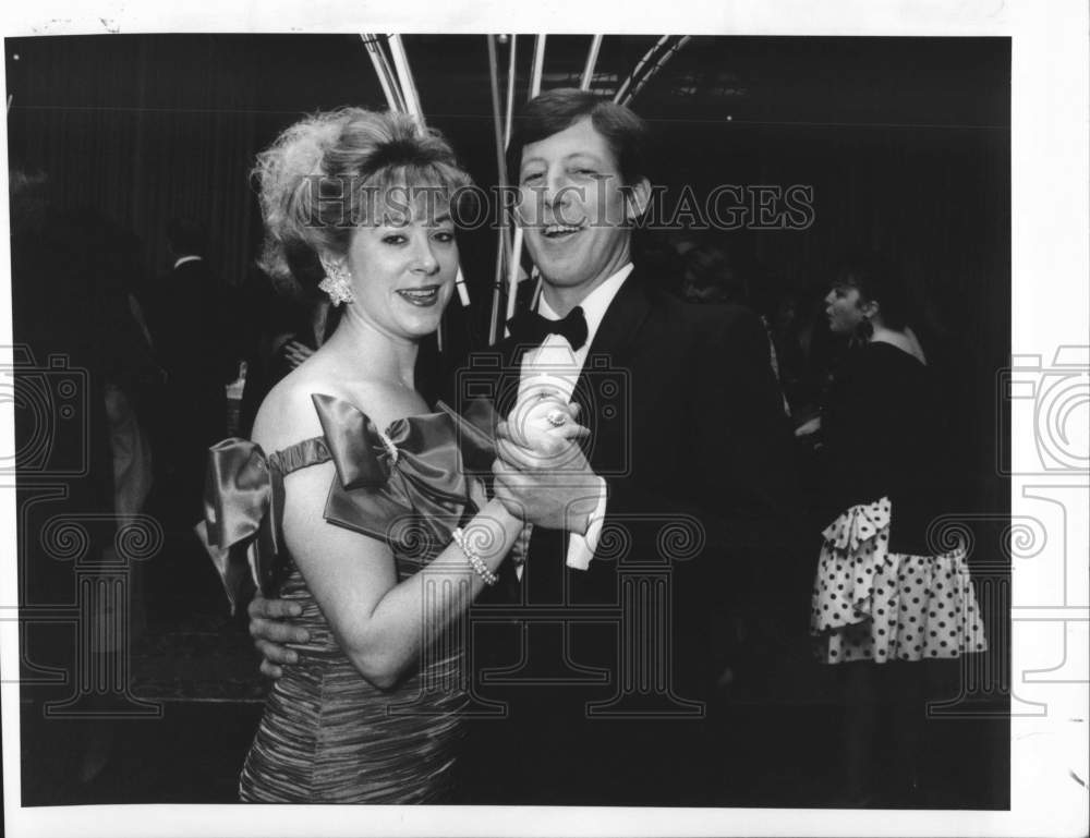 1989 Press Photo Lainey Jones & John Young-Plimsol Club New Years Debutant Party - Historic Images