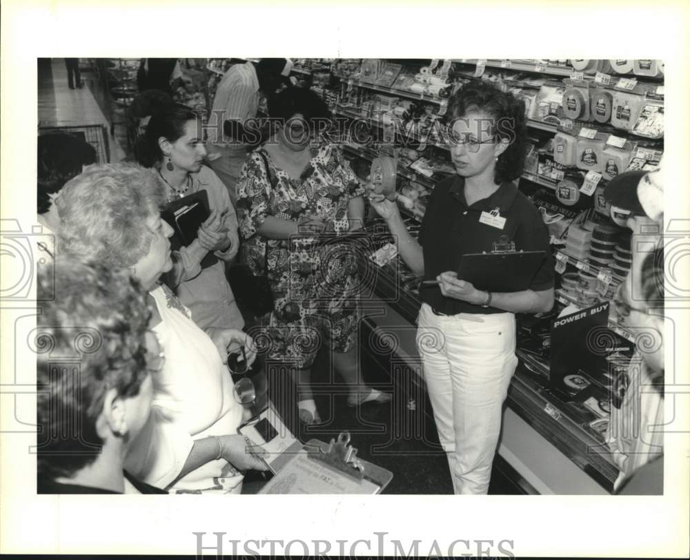 1993 Press Photo Margaret Jones leads a supermarket excursion, West Jefferson - Historic Images