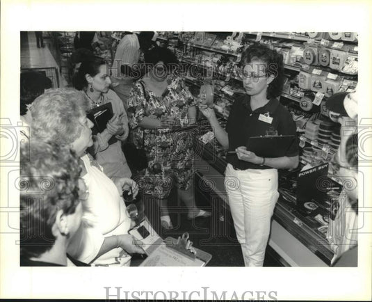 1993 Press Photo Margaret Jones leads a supermarket excursion, West Jefferson - Historic Images