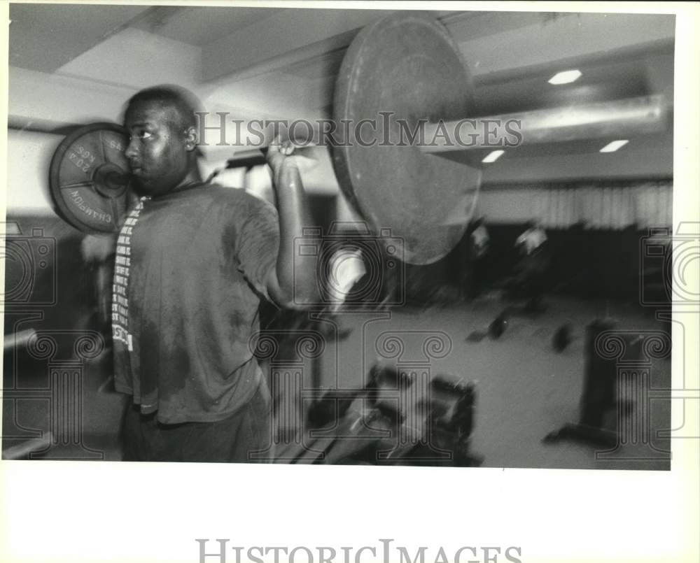 1993 Press Photo Edwin Joseph Jr. lifting weights at O Perry Walker - nob42478 - Historic Images