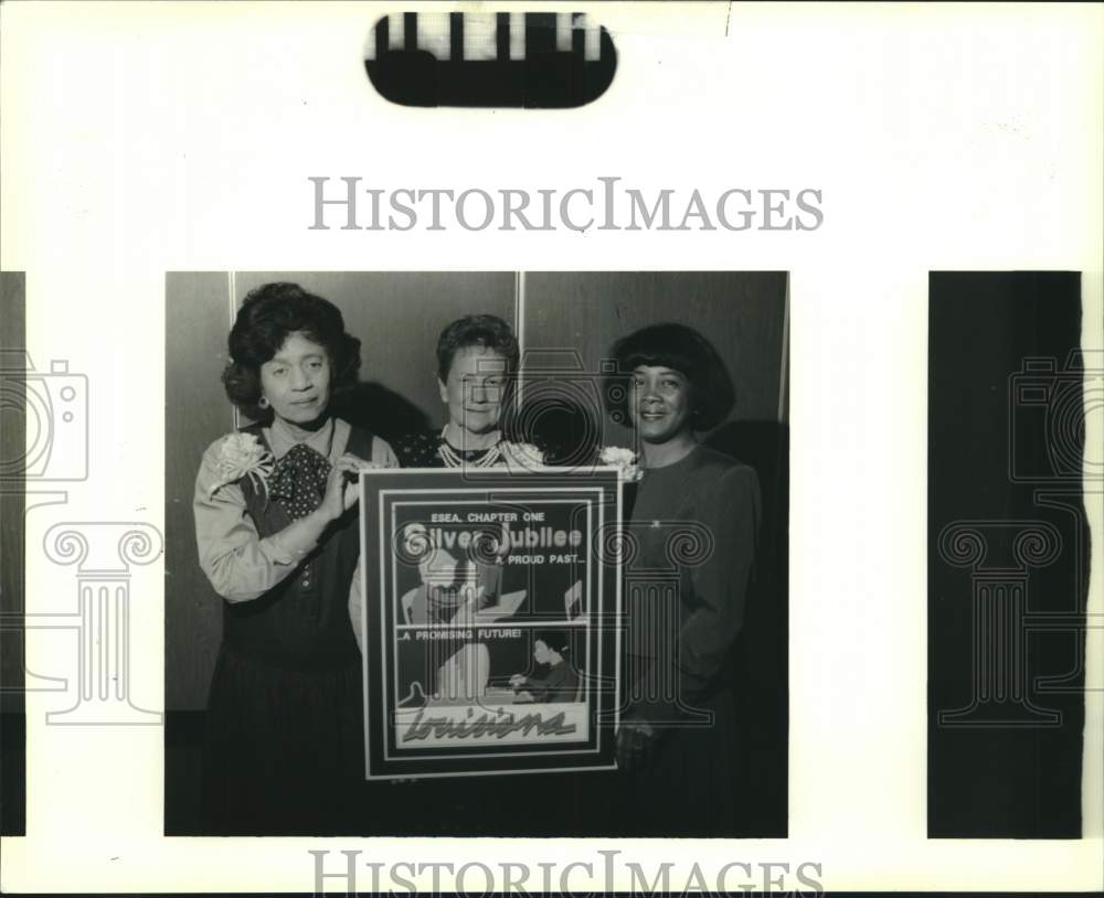 1990 Press Photo Award received from Chapter I in Jefferson Parish public school - Historic Images