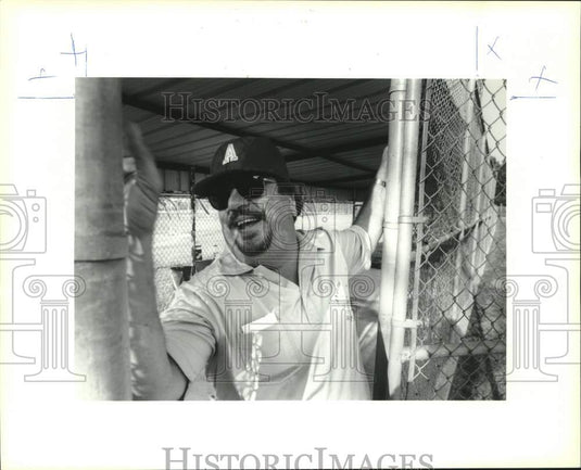 1993 Press Photo Coach Don Jones of Avondale Playground baseball team - Historic Images