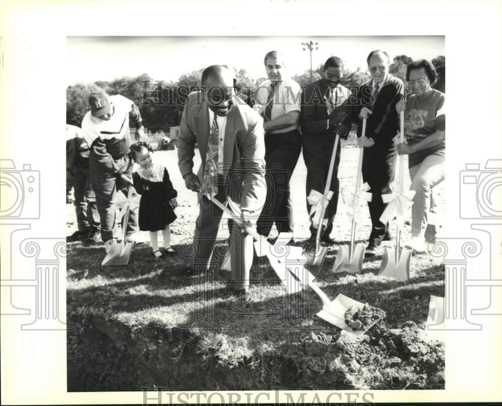 1994 Press Photo Jefferson Parish Councilman Donald Jones playground breaking - Historic Images