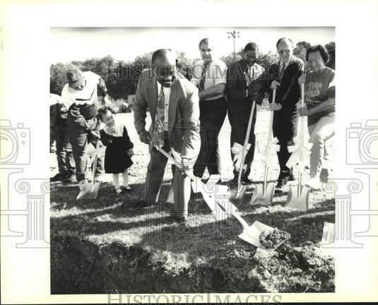 1994 Press Photo Jefferson Parish Councilman Donald Jones playground breaking - Historic Images