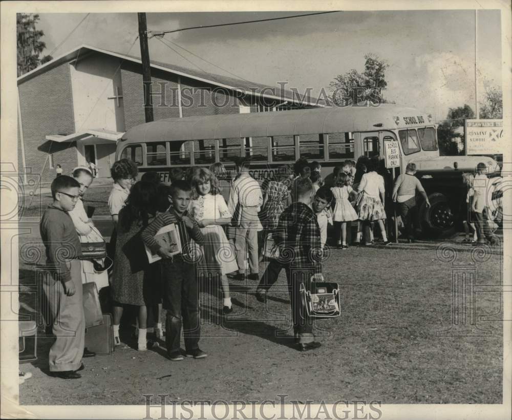 1961 Jefferson Parish School students line up to get on the bus - Historic Images