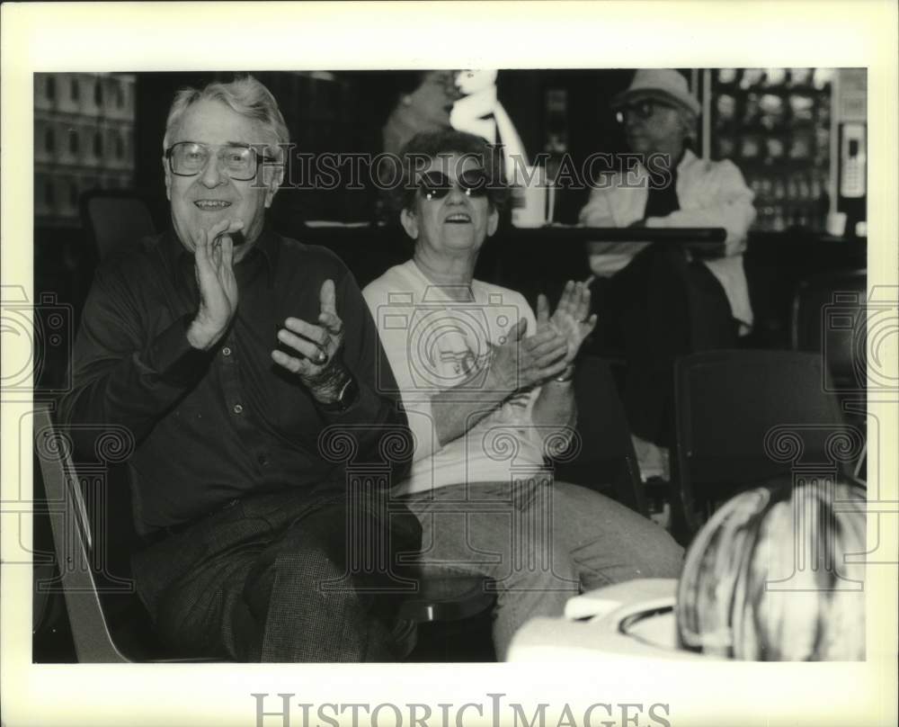 1990 Press Photo Harold Kihnemann &amp; Leah Camarata at Golden Agers Bowling event - Historic Images