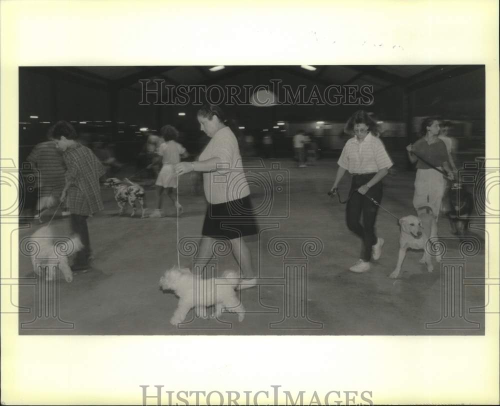 1989 Press Photo Owners Work Dogs at Jefferson Parish Obedience Class, Louisiana - Historic Images