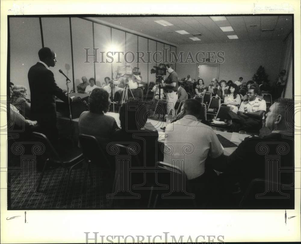 1990 Press Photo William Jefferson with family of Military deployed- Middle East - Historic Images