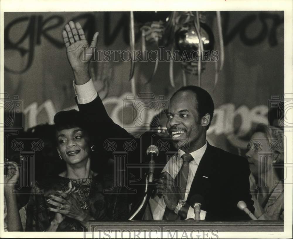 1986 Press Photo William Jefferson is all smiles with his wife, Andrea - Historic Images