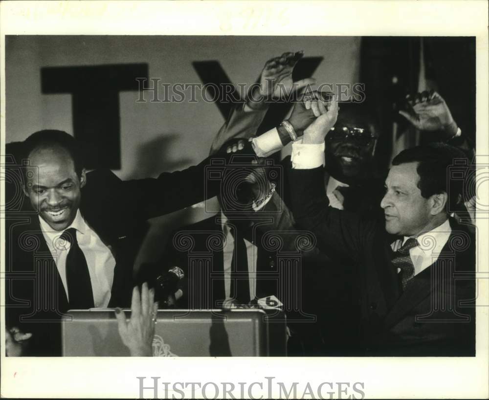 1986 Press Photo Senator William Jefferson pledging support- Mayor Dutch Morial - Historic Images