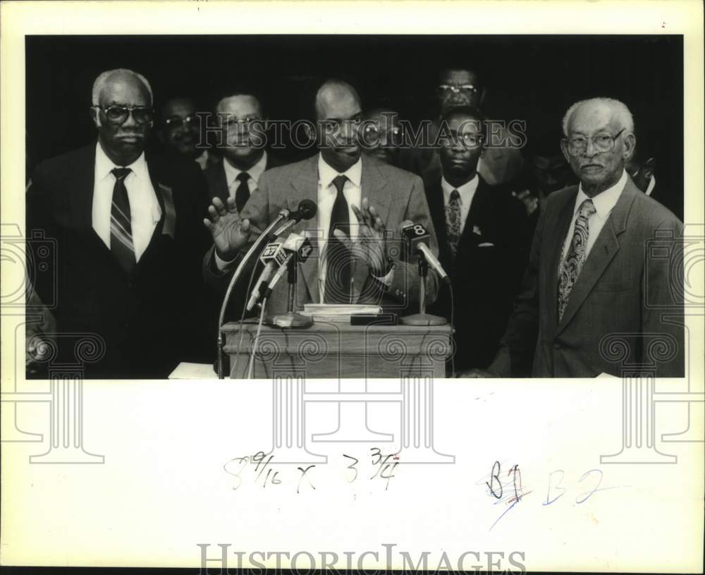 1989 Press Photo Senator William Jefferson campaigning against Revenue Revision - Historic Images