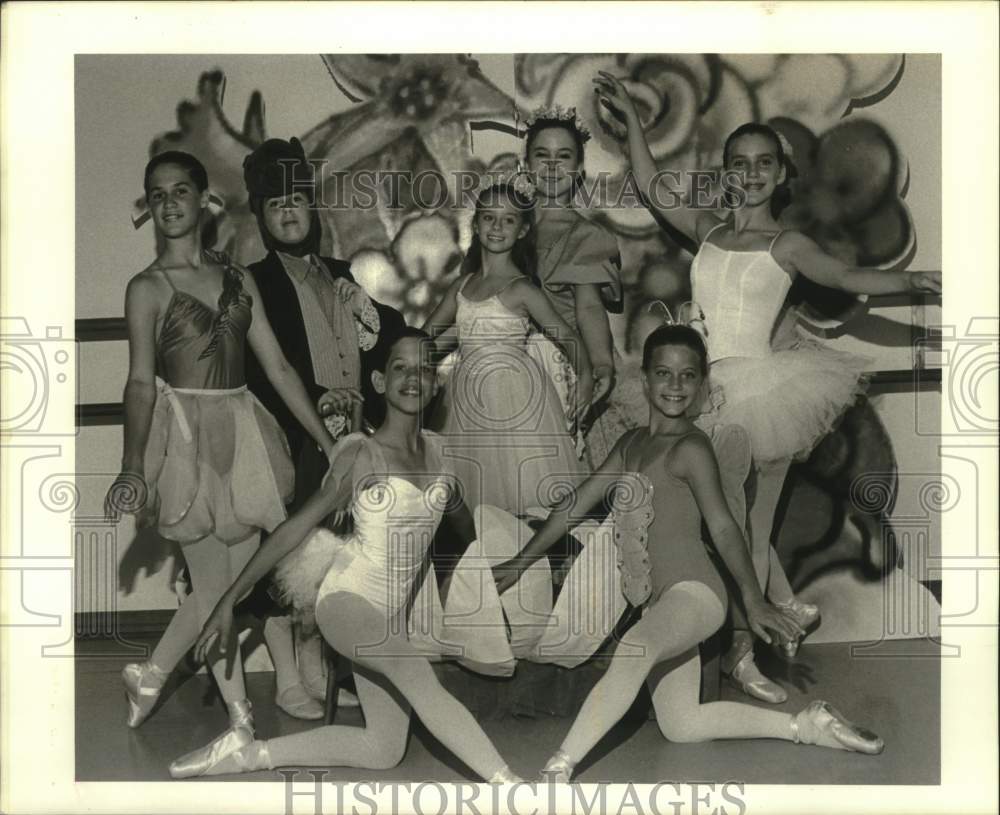 1987 Press Photo Members of Jefferson Ballet Present &quot;Thumbelina&quot;, New Orleans - Historic Images