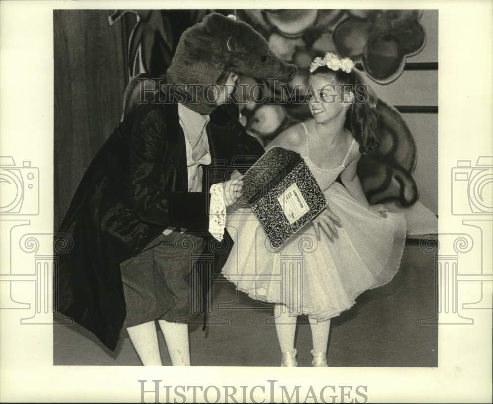 1987 Press Photo Dancers in Thumbelina Presented by Jefferson Ballet, New Orlean - Historic Images