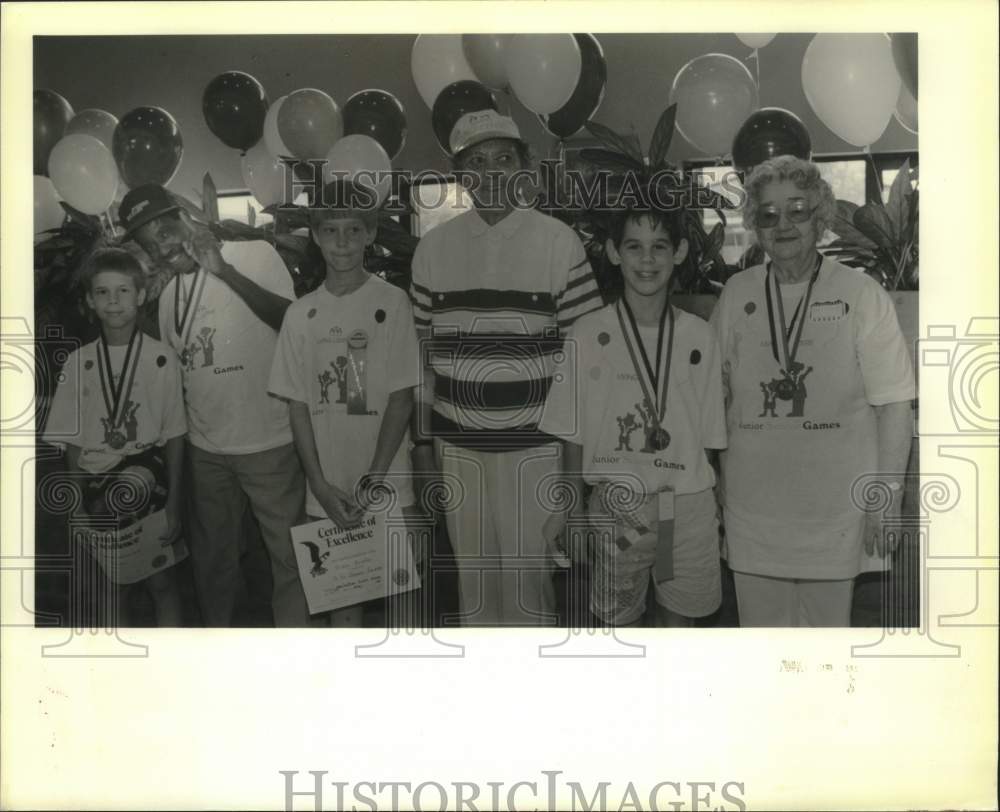 1989 Press Photo Winners of Junior/Senior Olympics at Meadowcrest Living Center - Historic Images