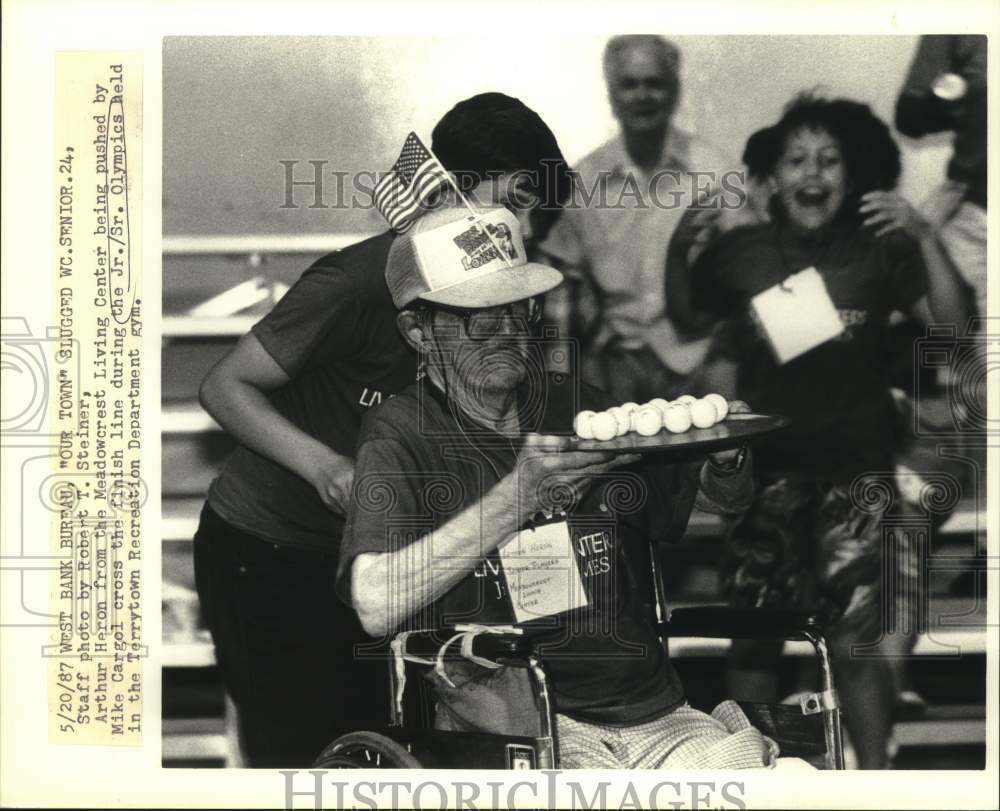 1987 Press Photo Arthur Heron from Meadowcrest Center during Jr./Sr. Olympics - Historic Images