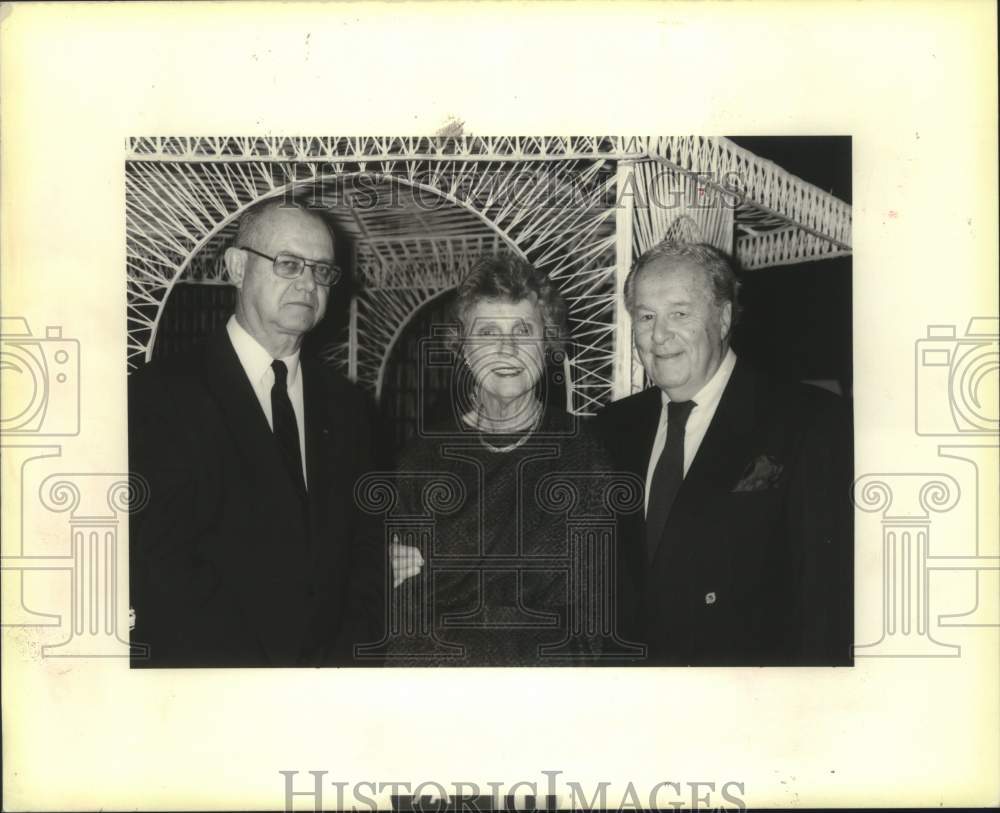 1990 Press Photo Night in the Gay 90&#39;s attendees - Historic Images