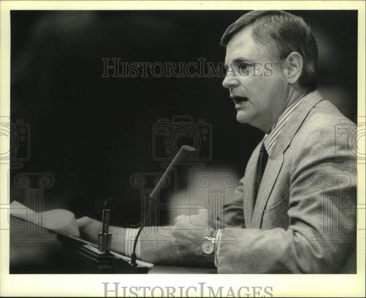 1989 Press Photo Senator John E. "J.E." Jumonville, Jr., addresses the Senate - Historic Images