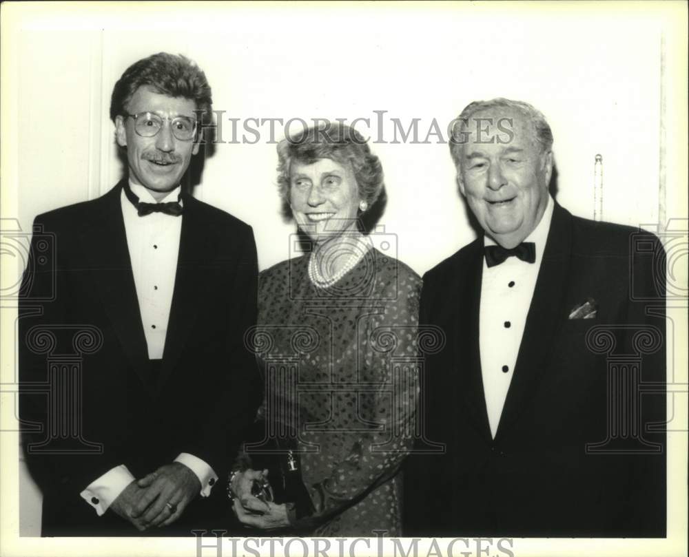 1993 Press Photo Randy New, Gloria &amp; Lester Kabacoff- Loyola Benefactor&#39;s Dinner - Historic Images