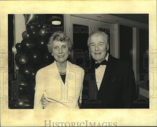 1994 Press Photo Gloria & Lester Kabacoff at Lawn & Tennis Club Event - Historic Images
