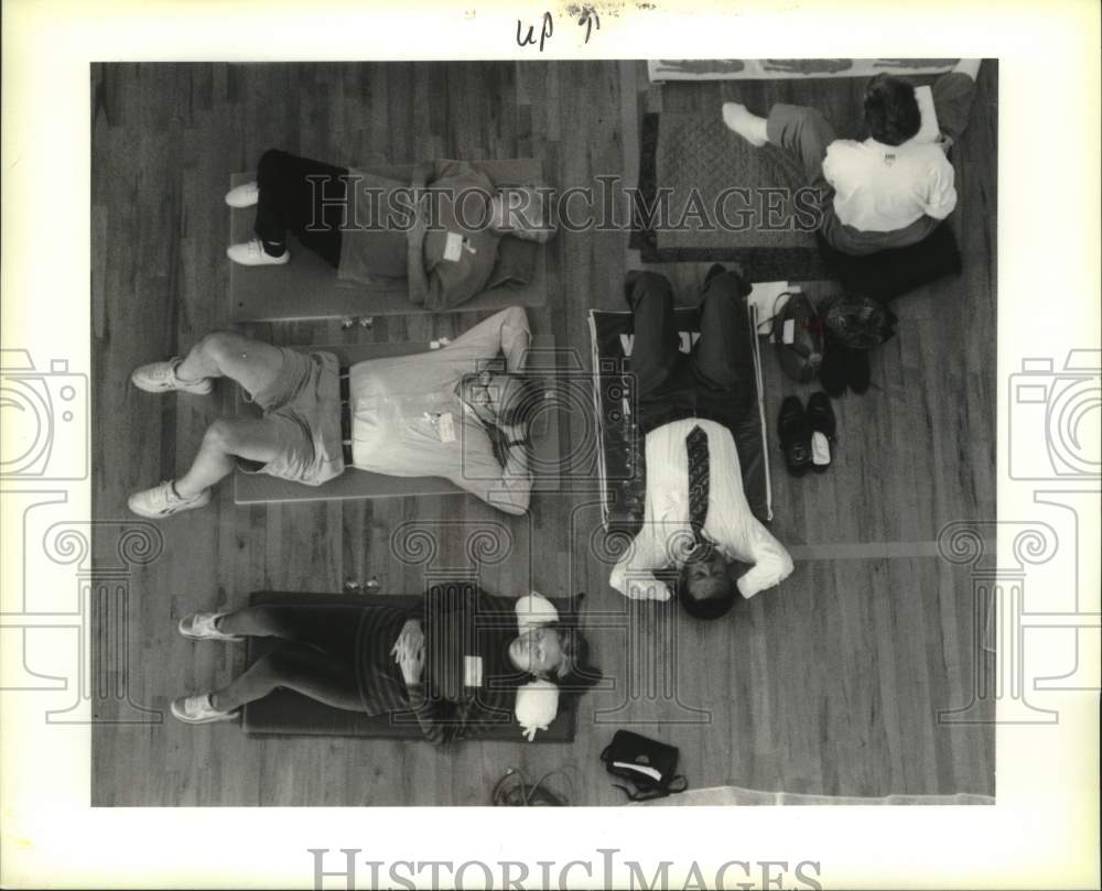 1993 Press Photo Kabat-Zinn participants- Healing Powers of the Mind Exercise - Historic Images