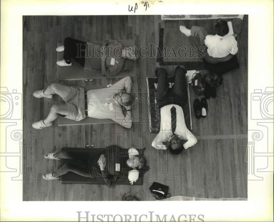 1993 Press Photo Kabat-Zinn participants- Healing Powers of the Mind Exercise - Historic Images