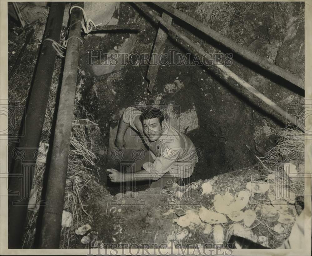 1970 Deputy Larry Juster shows spot where he rescued an old man - Historic Images